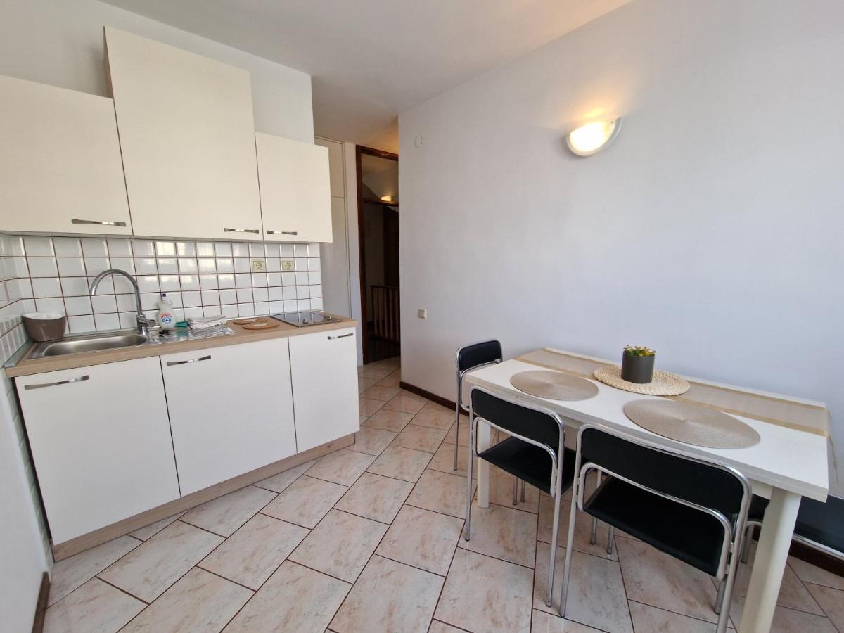 Apartments Katarina - New Renovated 罗维尼 外观 照片