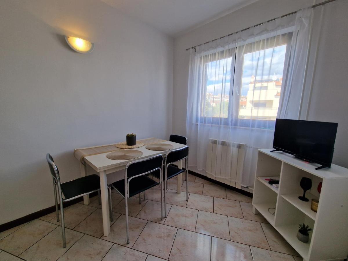 Apartments Katarina - New Renovated 罗维尼 外观 照片