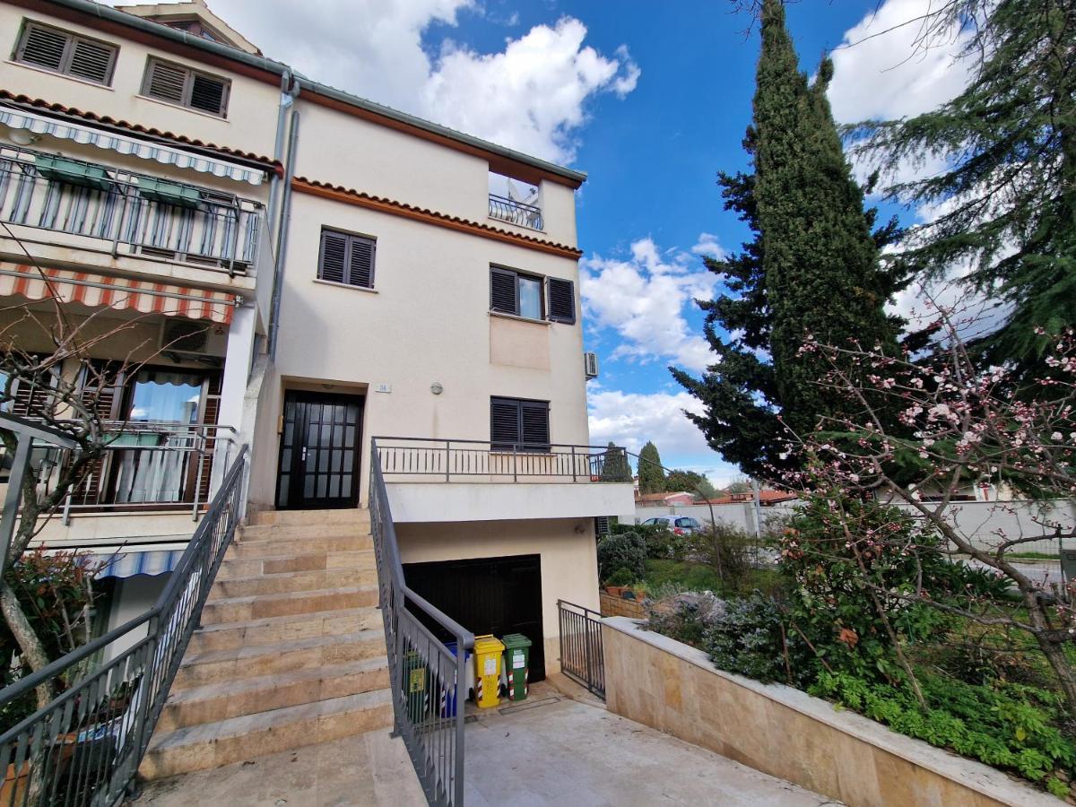 Apartments Katarina - New Renovated 罗维尼 外观 照片